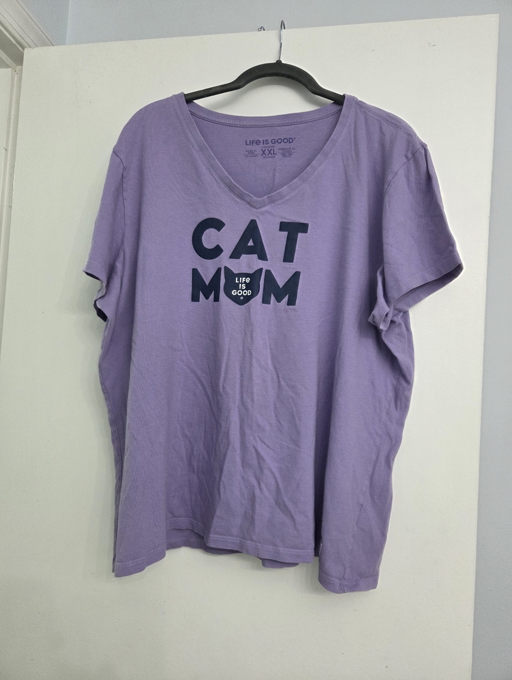 Life Is Good Lavender "CAT MOM" V-Neck Tee